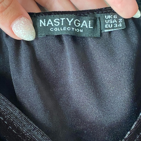 Nasty Gal Black Velvet Crop Top - Picture 4 of 9